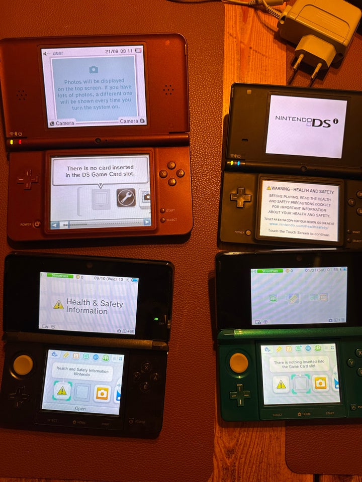 Nintendo DSI, Nintendo DSI, XL og