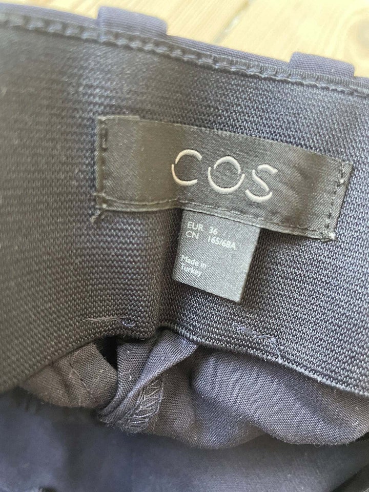 Chinos, COS, str. 36