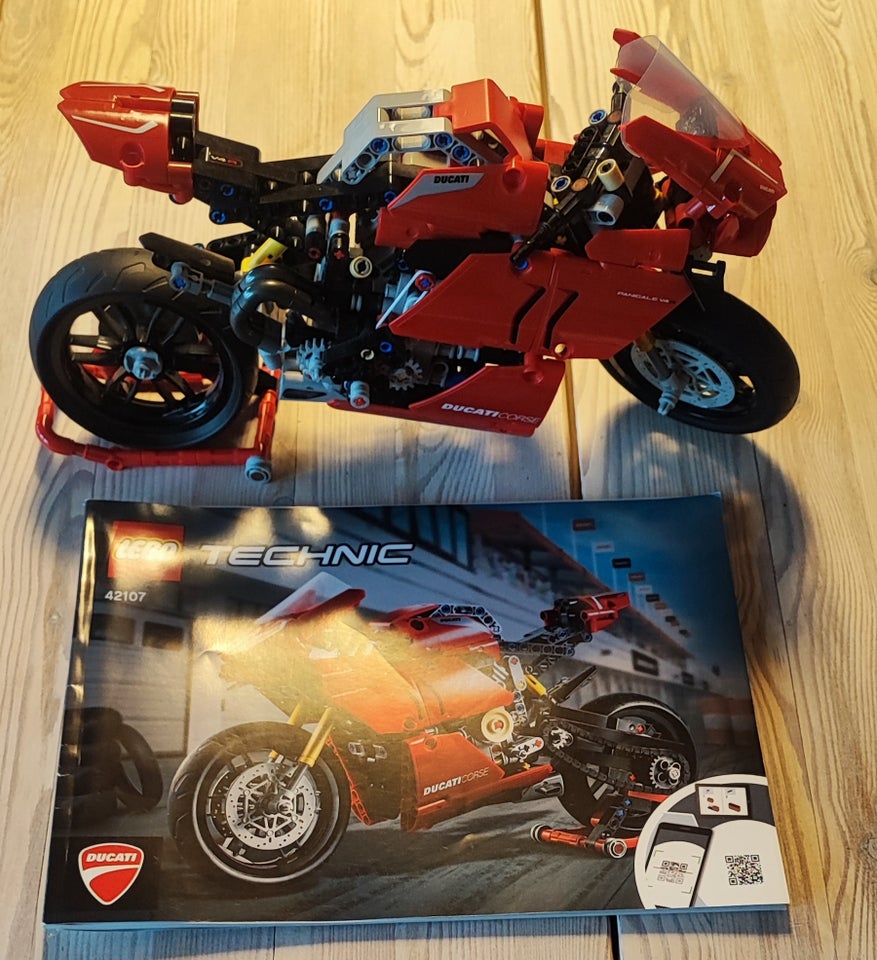 Lego Technic 42107