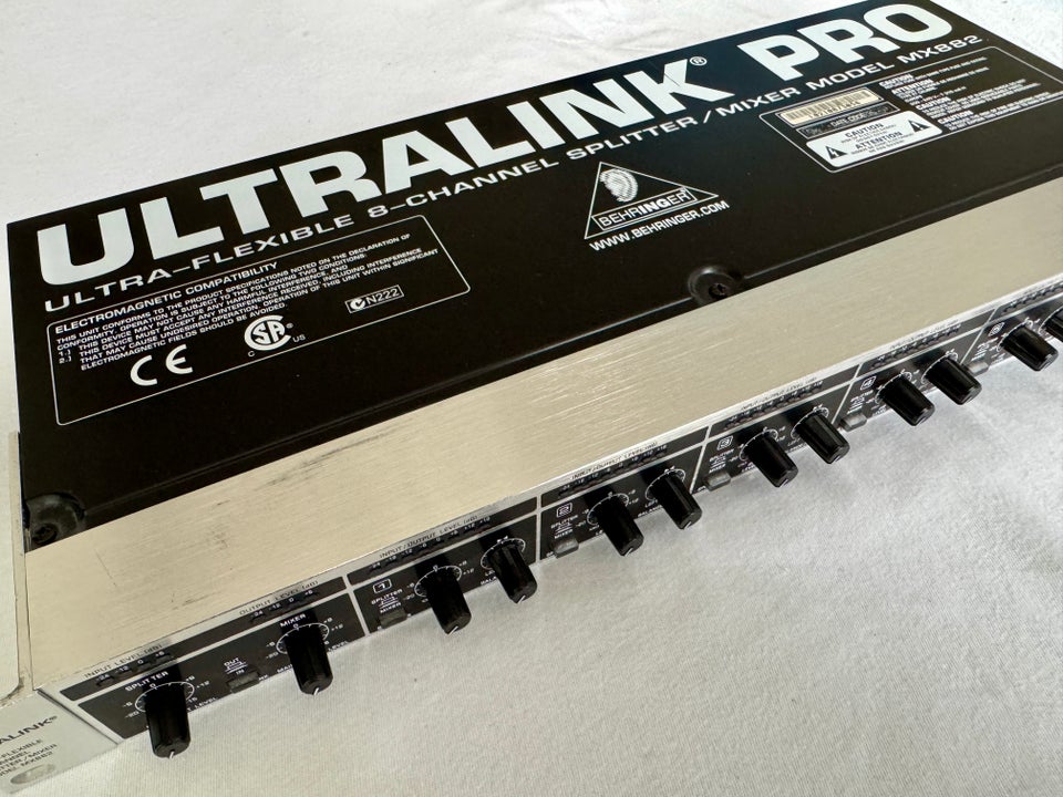 Ultralink Pro, Behringer MX882