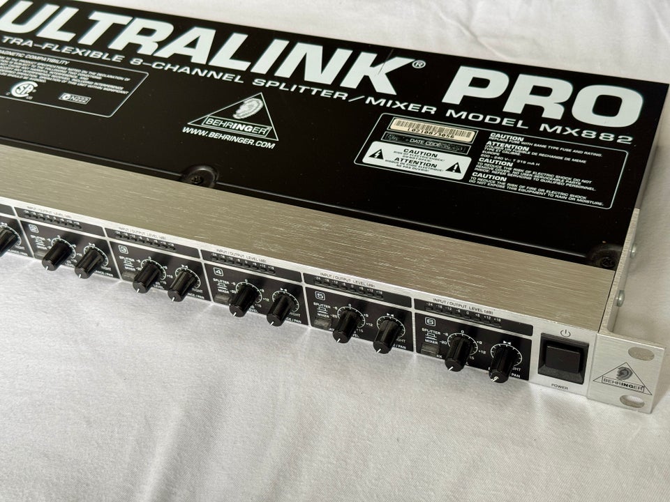 Ultralink Pro, Behringer MX882