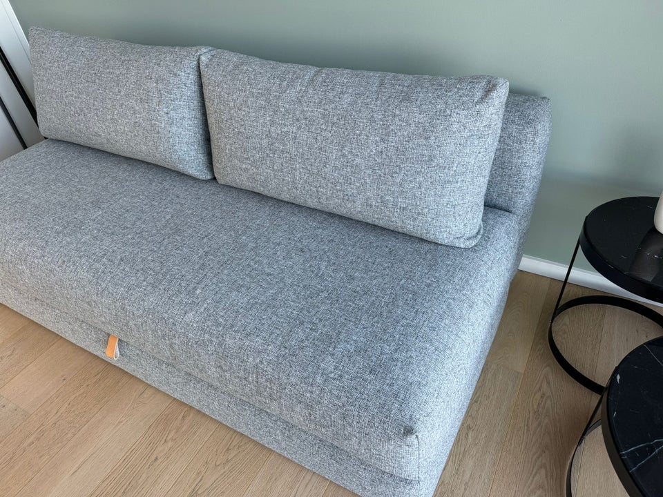 Sovesofa, Innovation Living , b: