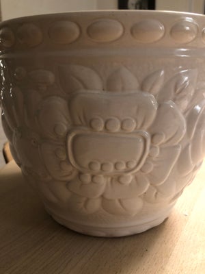 Keramik Urtepotte skjuler