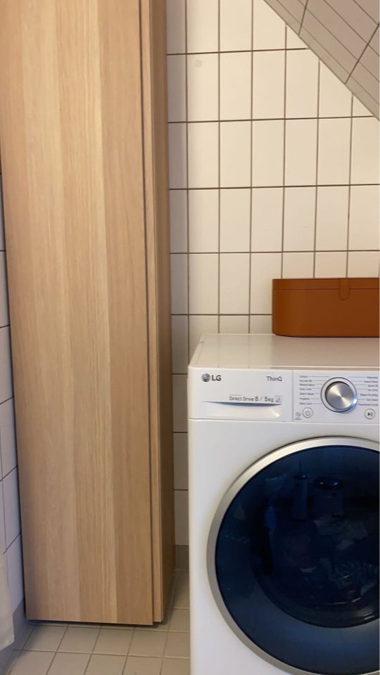 Højskab IKEA b: 30 d: 32 h: 180