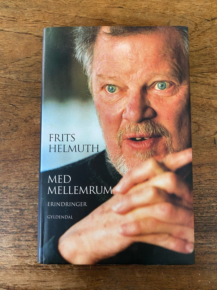 Med mellemrum, Frits Helmuth