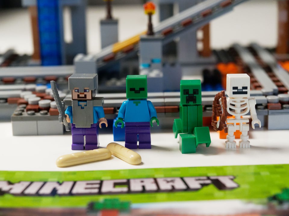 Lego Minecraft, 21118