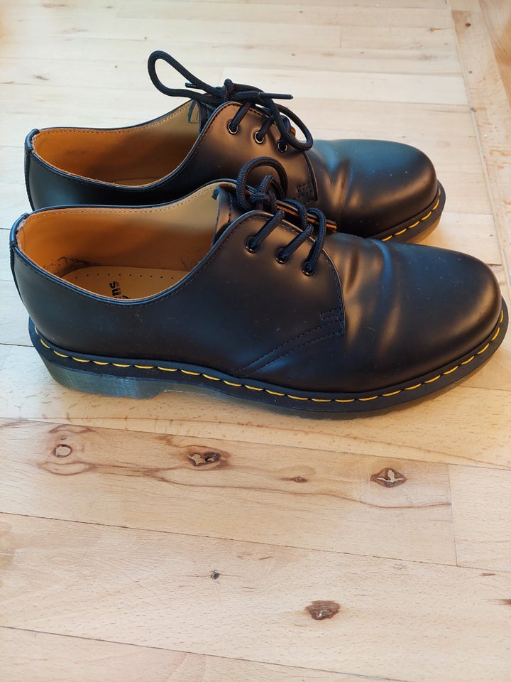 Herresko Dr Martens str 43