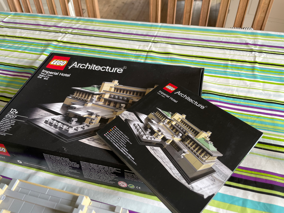 Lego Architecture, Imperial Hotel