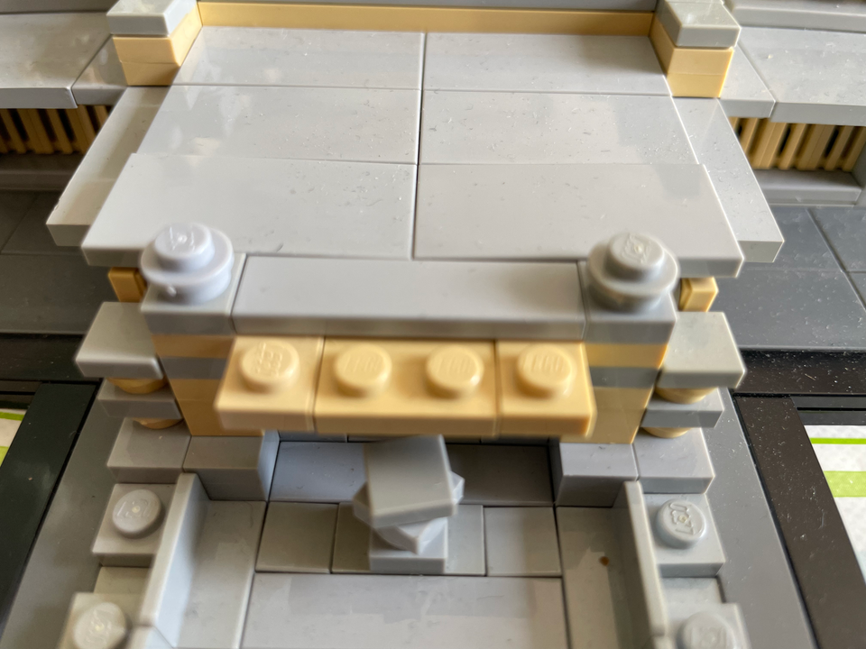 Lego Architecture, Imperial Hotel