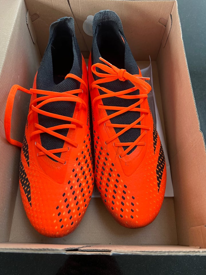 Fodboldstøvler, Adidas predator