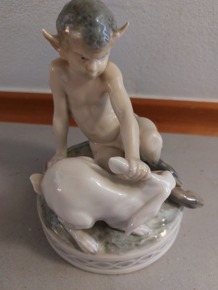 Faun med hare, Royal copenhagen