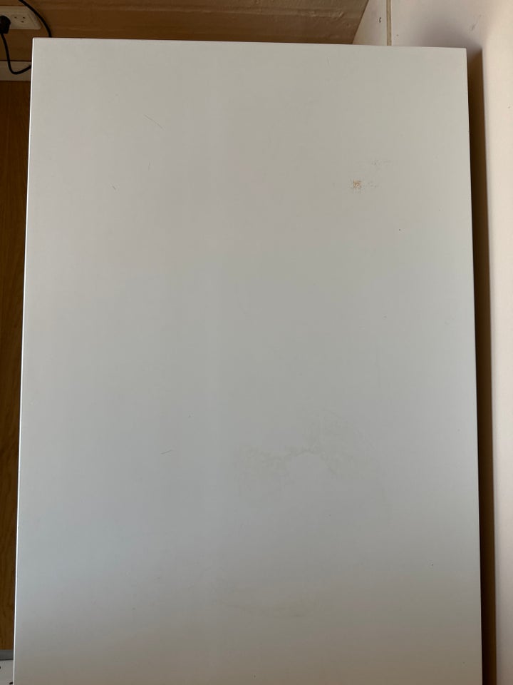 Skrivebord, IKEA, b: 142 d: 50 h: 75