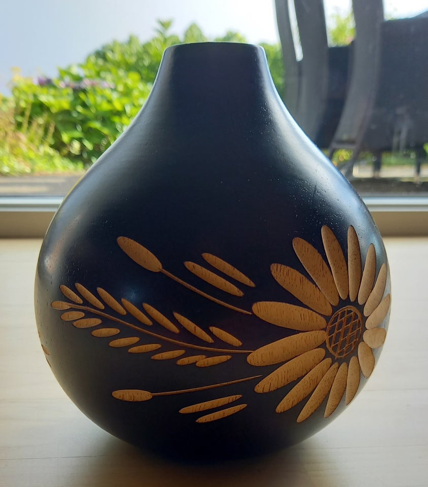 Vase Vase Vase