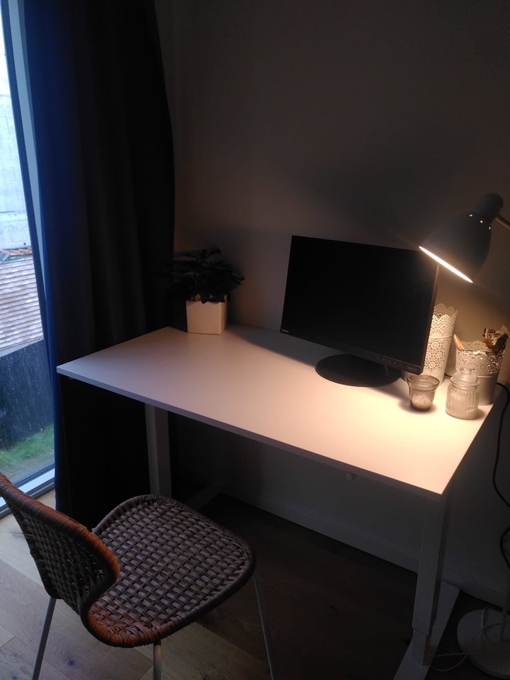 Skrivebord Ikea b: 120 d: 70