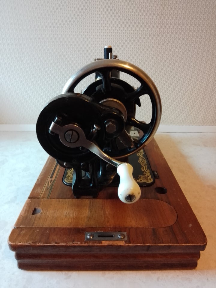 gammel symaskine jern/træ 100 år