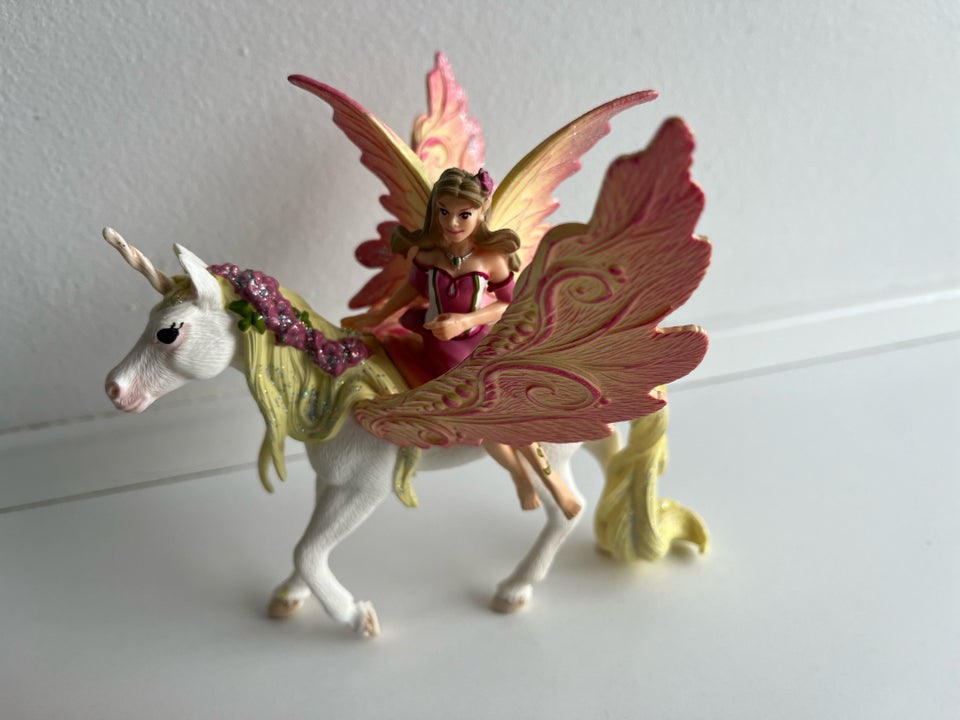 Figurer Alfepige med pegasus