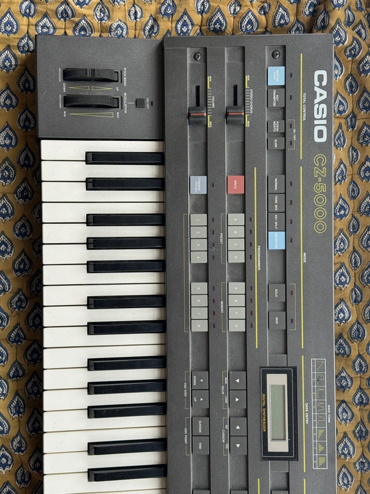 Casio CZ-5000