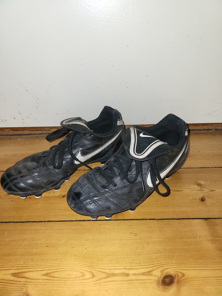 Fodboldstøvler Nike str 355