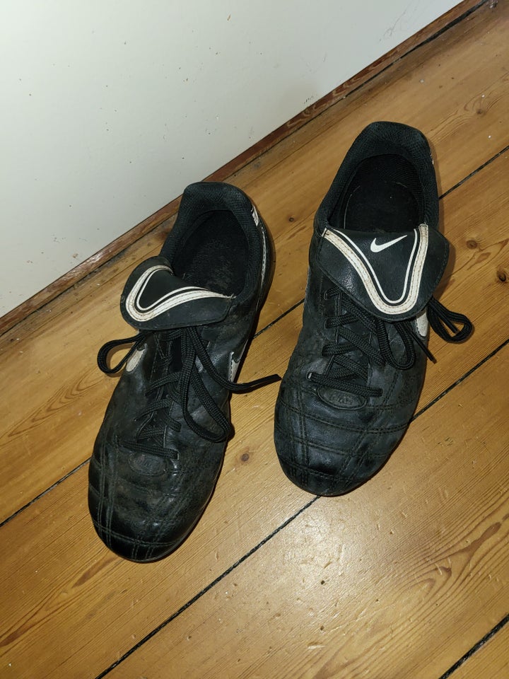 Fodboldstøvler Nike str 355