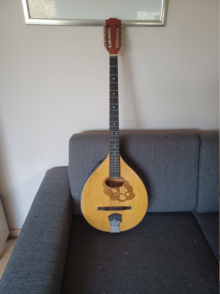 Bouzouki, Hora