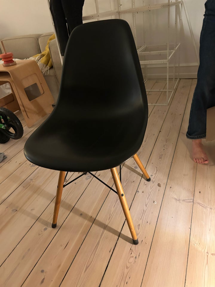 Eames, DSW, Stol