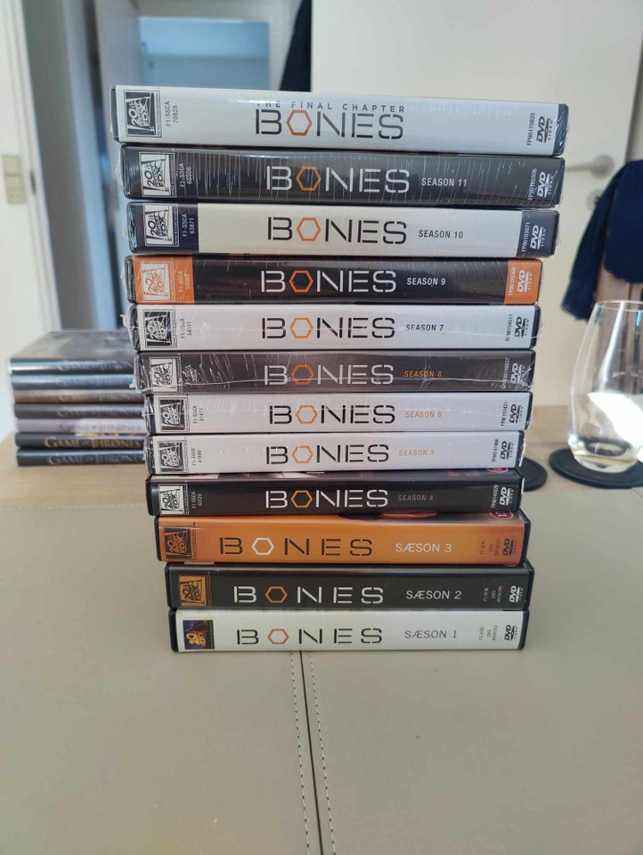 Bones: 1-12 DVD TV-serier