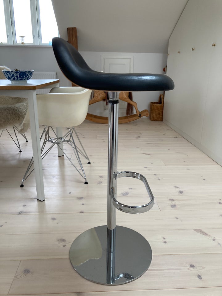 GUBI, 3D Bar Stool Swivel Base,