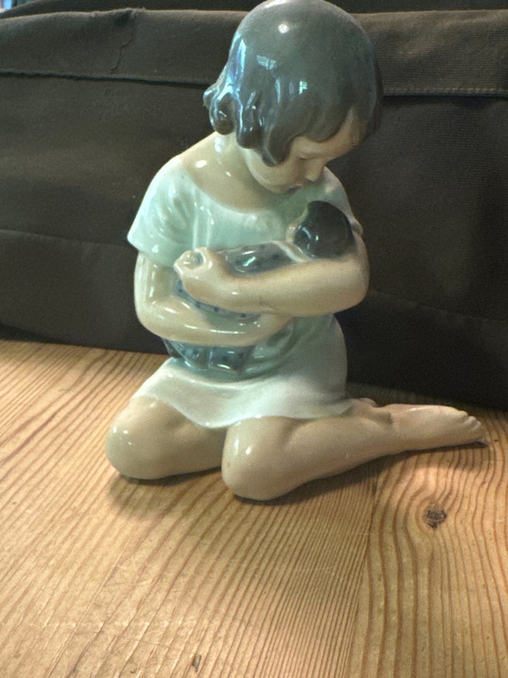 BG porcelænsfigur 1. Sortering ,