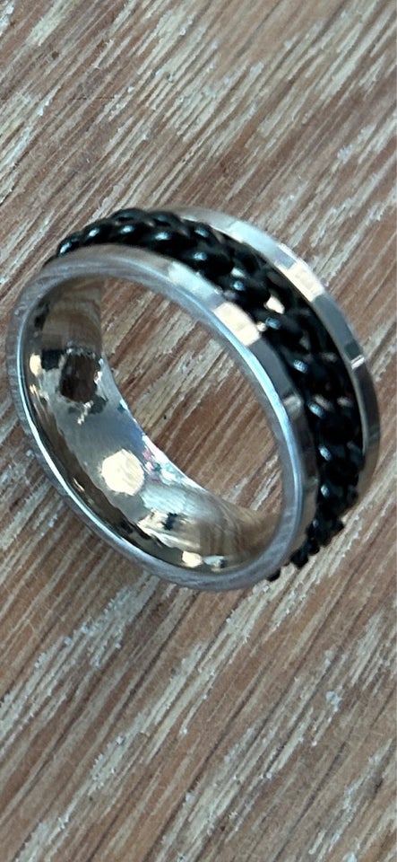 Ring titanium