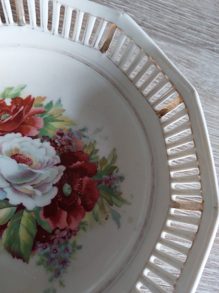 Porcelæn Skål m blomst og hulkant