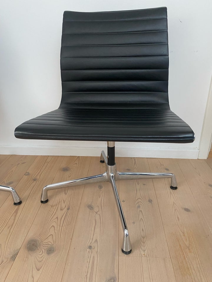 Eames EA 106 Lænestole