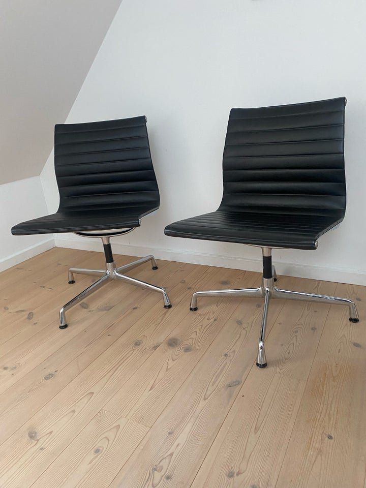 Eames EA 106 Lænestole