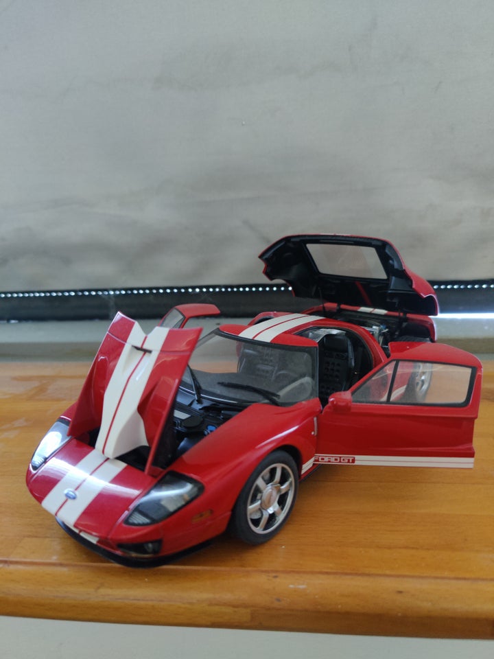 Modelbil, Ford GT 40, skala 1/18