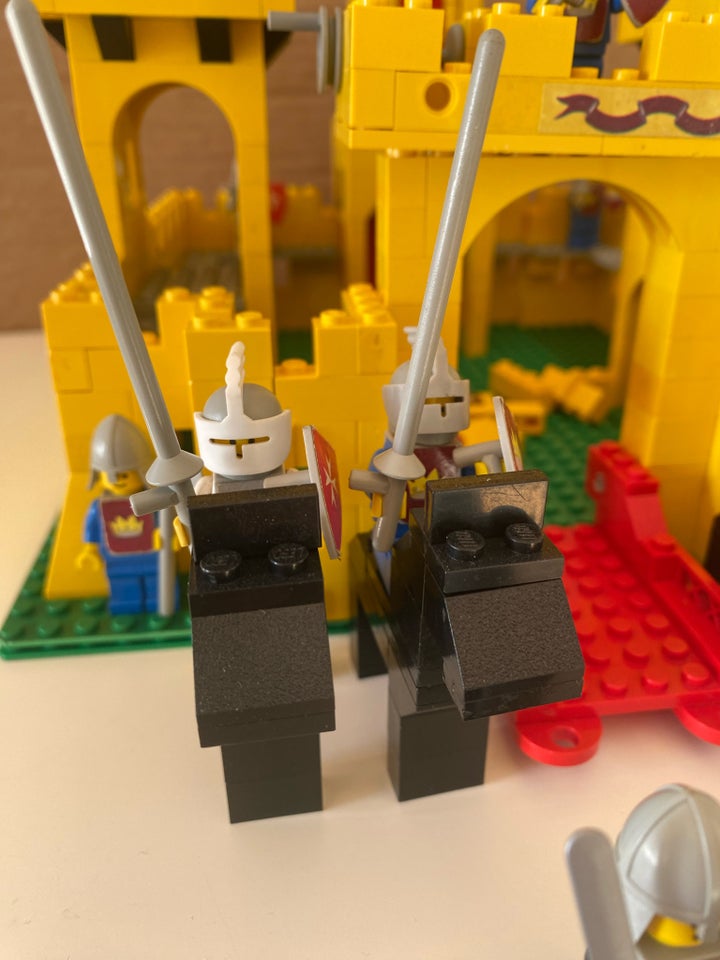 Lego Castle, 375