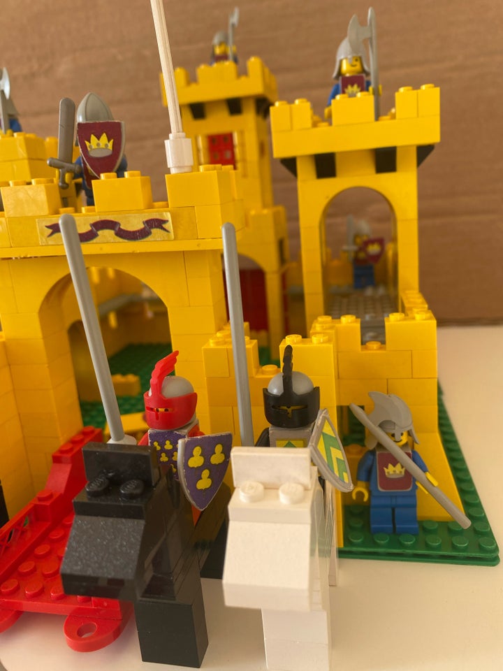 Lego Castle, 375