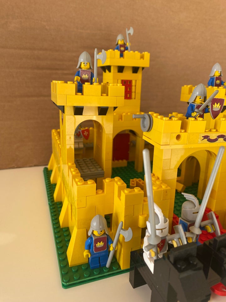 Lego Castle, 375