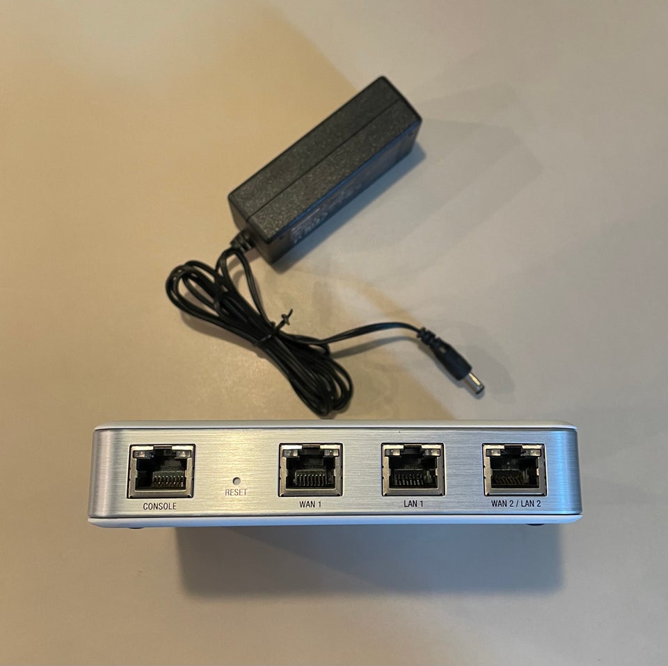 Router, Ubiquiti UniFi USG