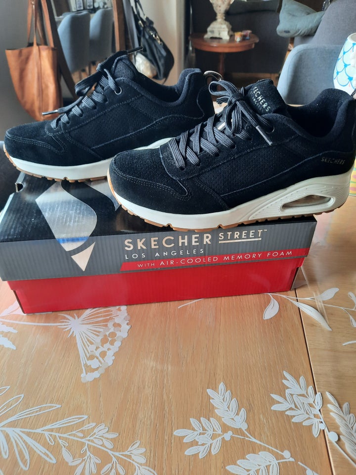 Sneakers str 37 SKECHERS