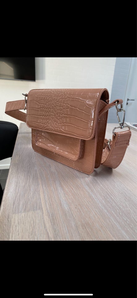 Crossbody, Hvisk