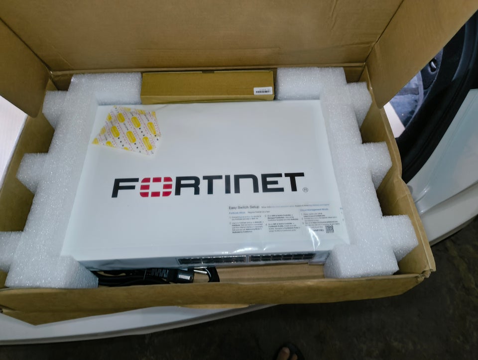 FortiNet 24 og 48 port POE