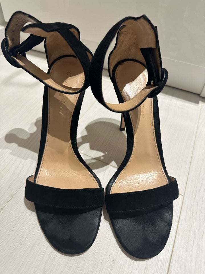 Stiletter, str. 39, Gianvito Rossi