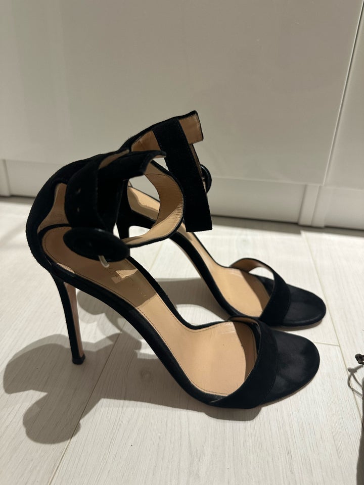 Stiletter, str. 39, Gianvito Rossi