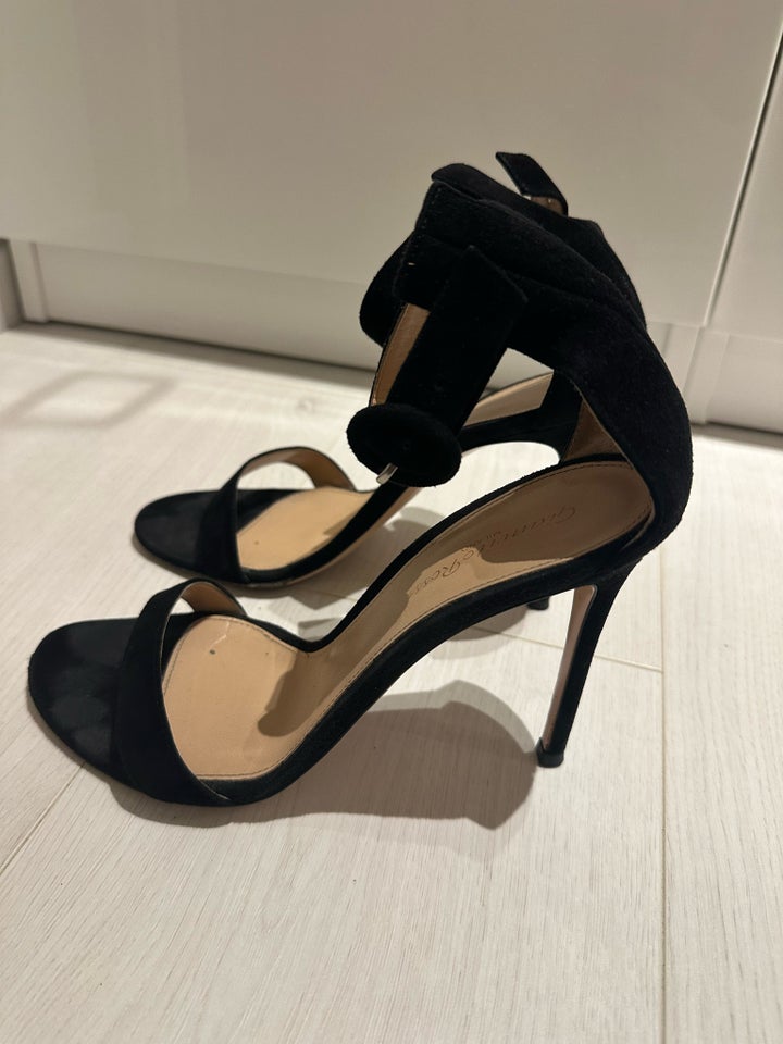 Stiletter, str. 39, Gianvito Rossi