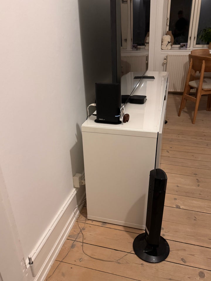 Tv bord, Ikea Bestå, b: 68 l: 180 h: 42