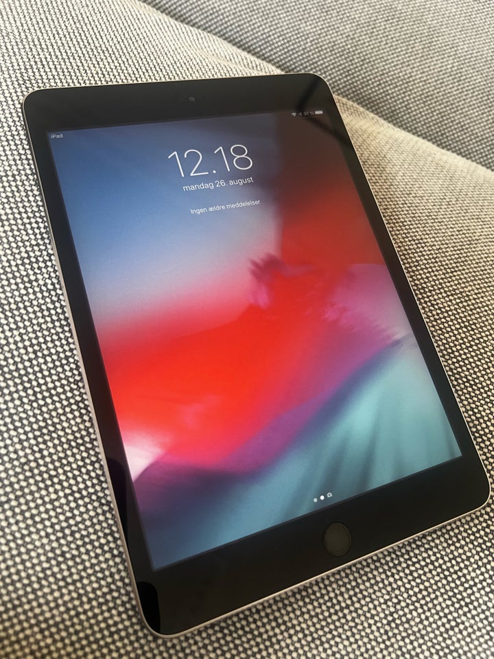 iPad mini 3 16 GB sort