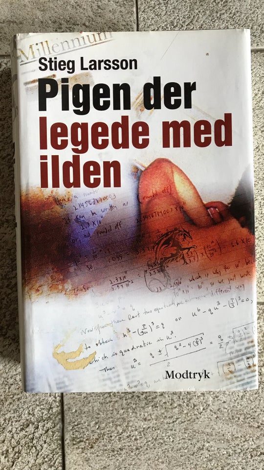 Pigen der legede med ilden , Stieg