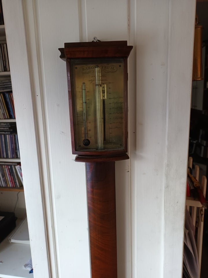 Barometer, Nøddetræ, 200 år gl.