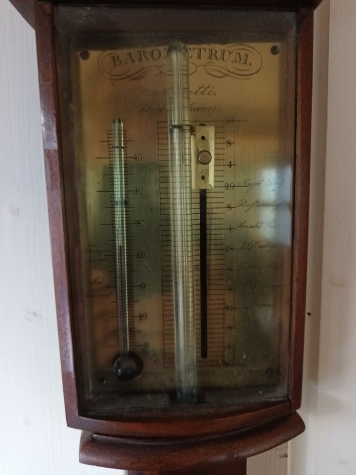 Barometer, Nøddetræ, 200 år gl.