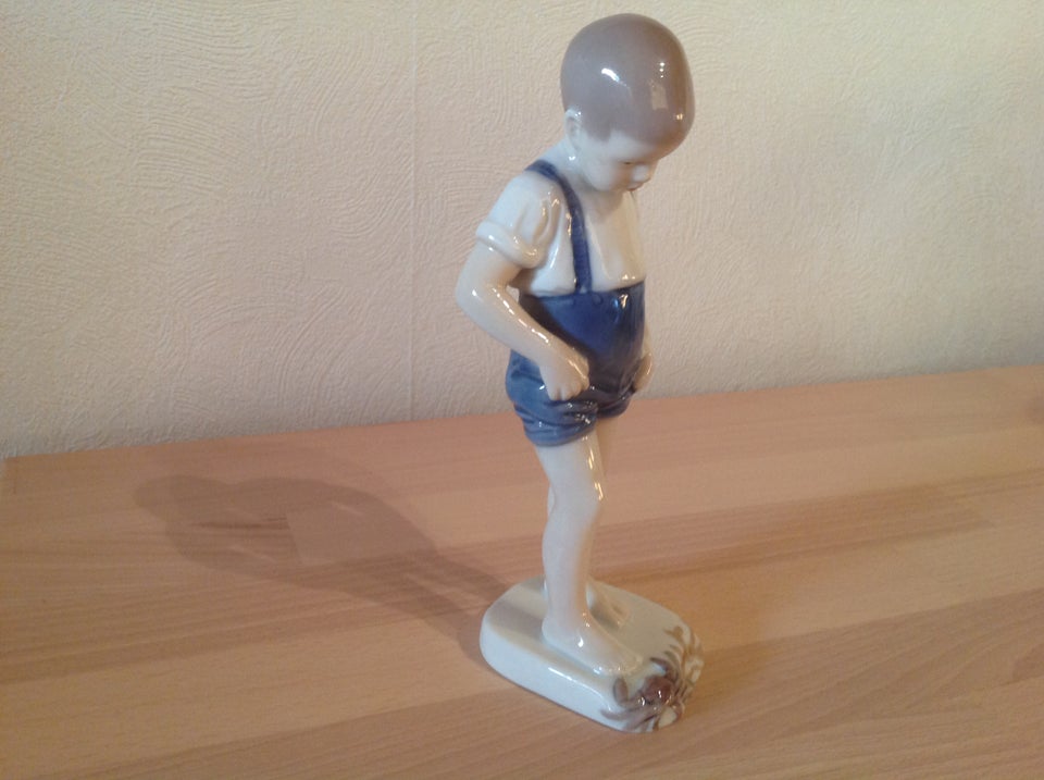 Porcelæn Figur Dreng med Krabbe