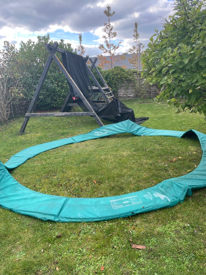 Fin stor Berg trampolin